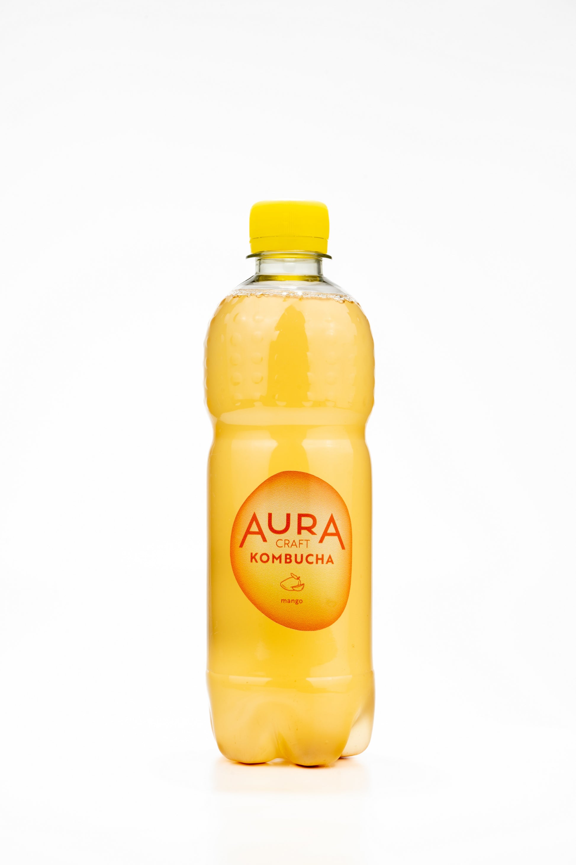 Aura Kombucha Mango – lahev 500 ml s plátkem manga