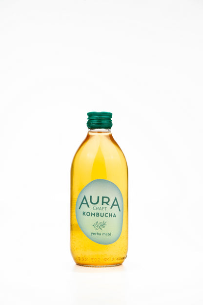 Aura Kombucha Yerba Maté – lahev 330 ml s lístky yerba maté